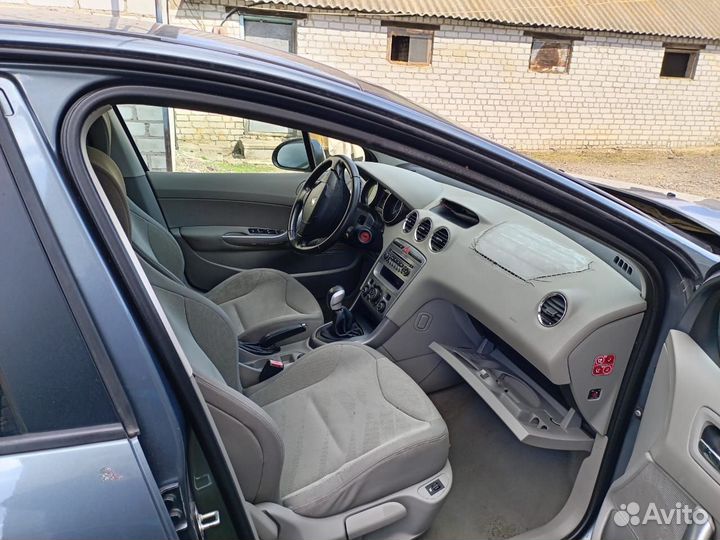 Разбирается на запчасти peugeot 308 2009 1.6