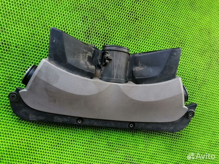 Воздухозаборник двигателя на бмв 7 E66 2001-2008