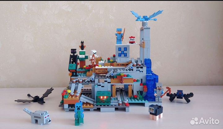 Конструктор лего майнкрафт Горная пещера