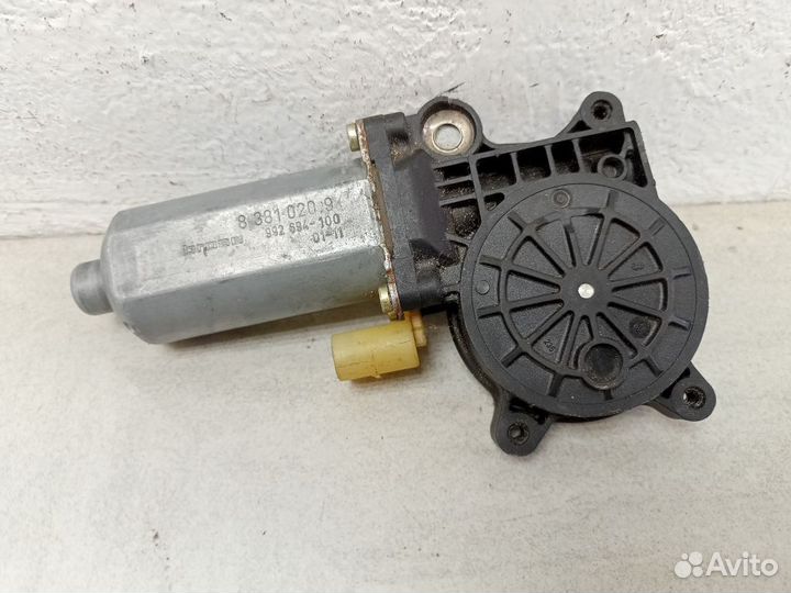 Моторчик переднего правого стеклоподъемника