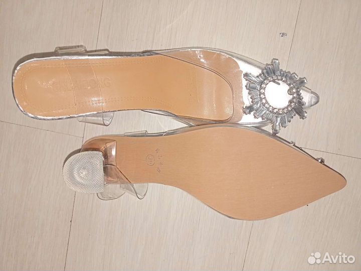 Босоножки р.39 новые