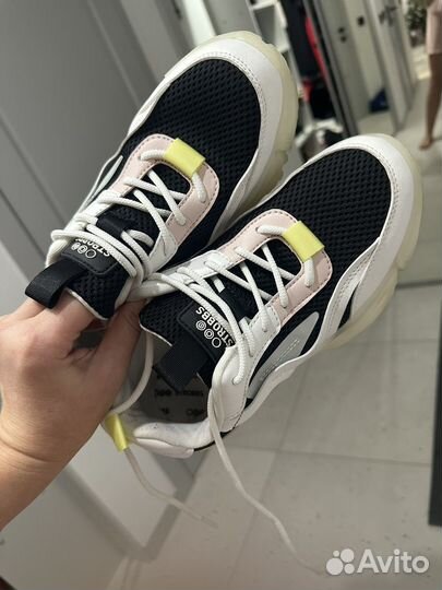 Кроссовки женские strobbs