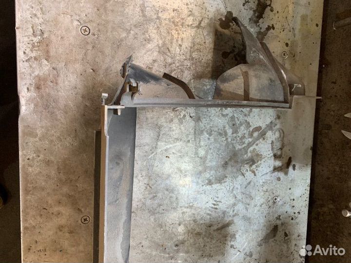 Дефлектор радиатора Renault Megane 3 поколение (20