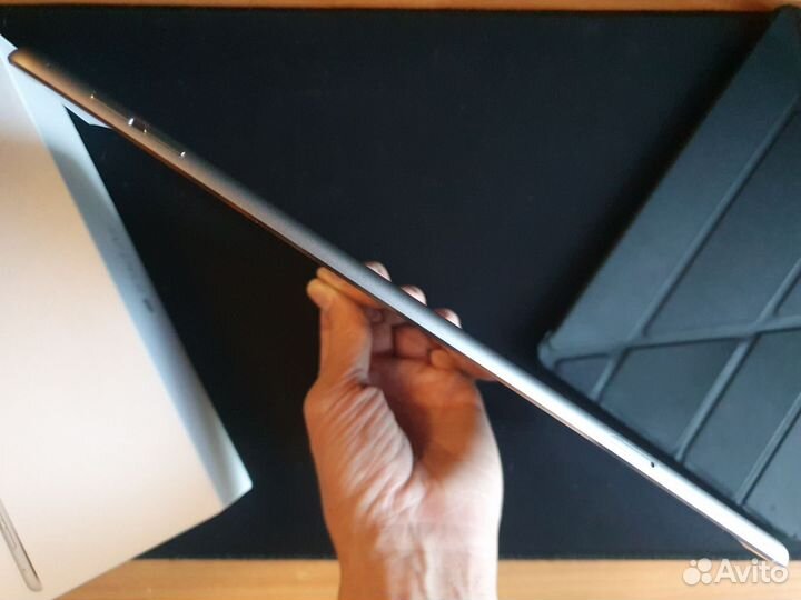 iPad Air 2 Wi-Fi + Cellular (iOS 12)