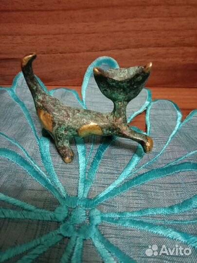 Статуэтка кошка