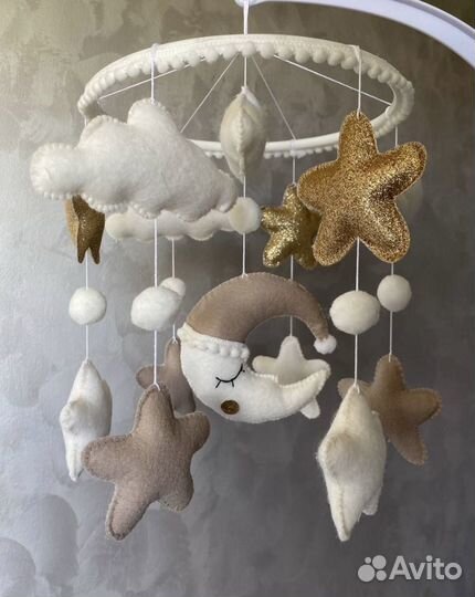 Мобиль в кроватку из фетра