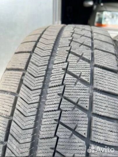 Bridgestone Blizzak VRX 215/60 R16