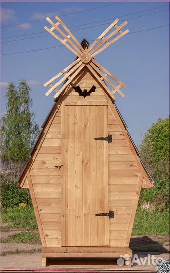 Уличный туалет деревянный