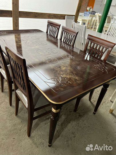 Стол и стулья