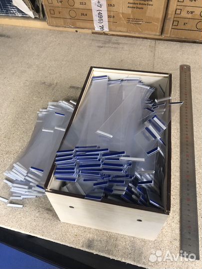 Обрезки прозрачного пластика