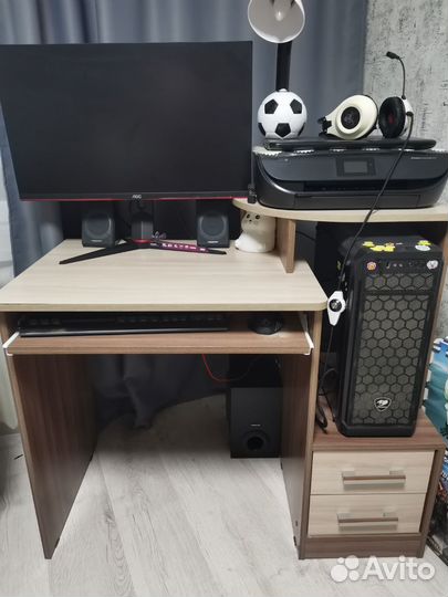 Компьютерный стол