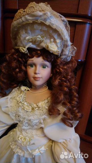 Кукла фарфоровая коллекционная