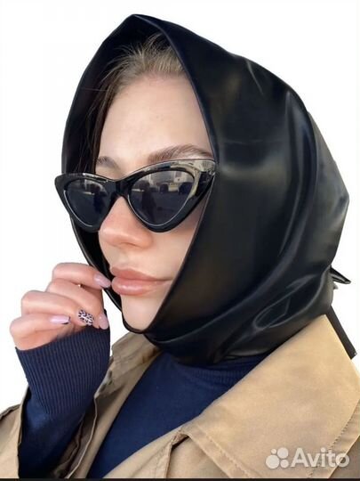 Косынка из экокожи утеплённая