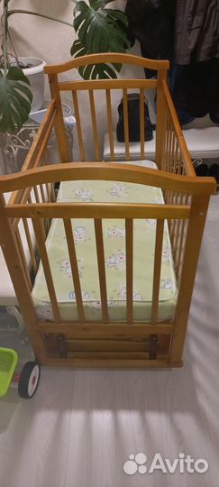 Детская кроватка с матрасом