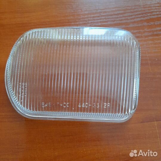 Стекло противотум. фары правое для Mercedes W203