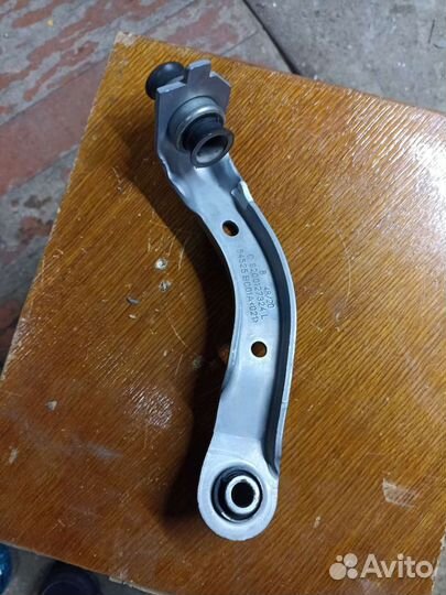 Рычаг кронштейн подрамника nissan