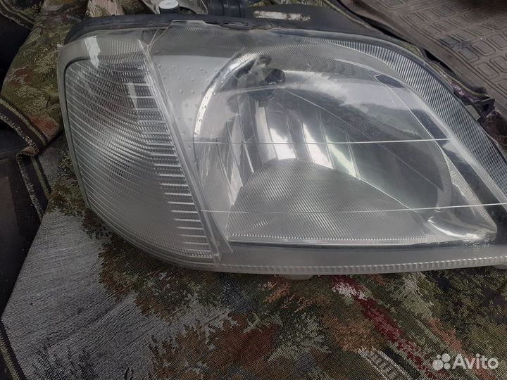 Фара правая Renault Logan