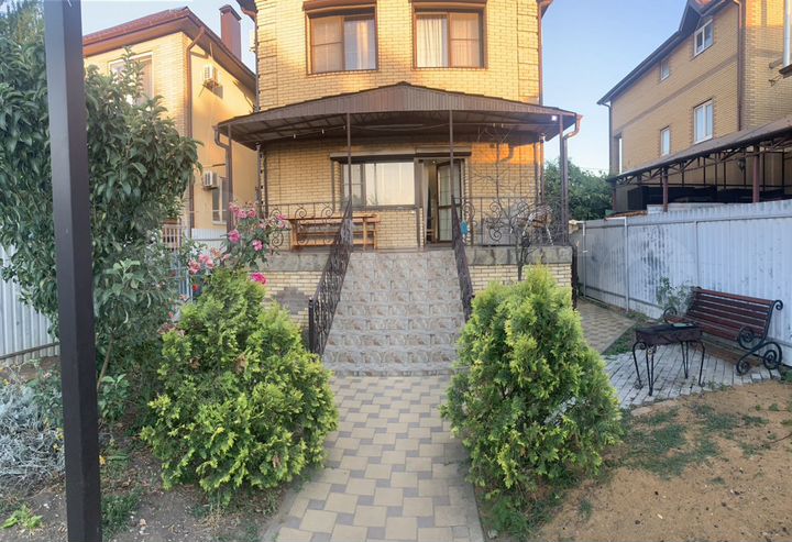 Дом 200 м² на участке 3 сот.