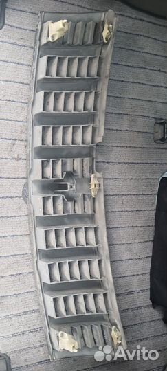 Решетка радиатора Nissan bassara