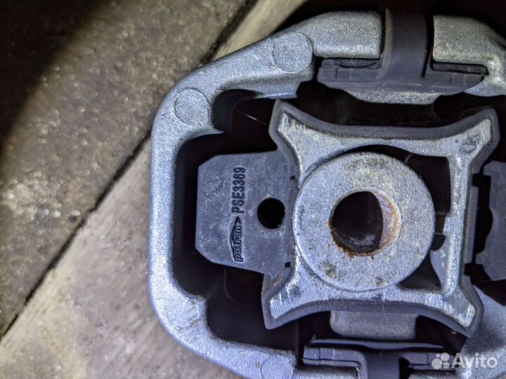 Опора двигателя Рено лагуна МКПП