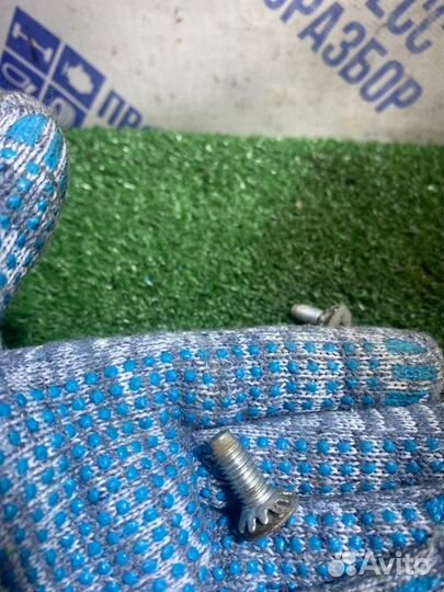 Ответная часть замка двери задняя правая