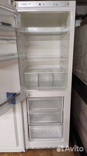 Холодильник двухкамерный