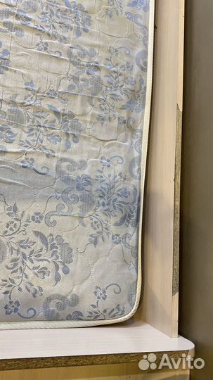 Кровать односпальная с ящиками и матрасом