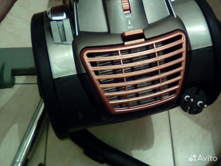 Пылесос Redmond RV c331