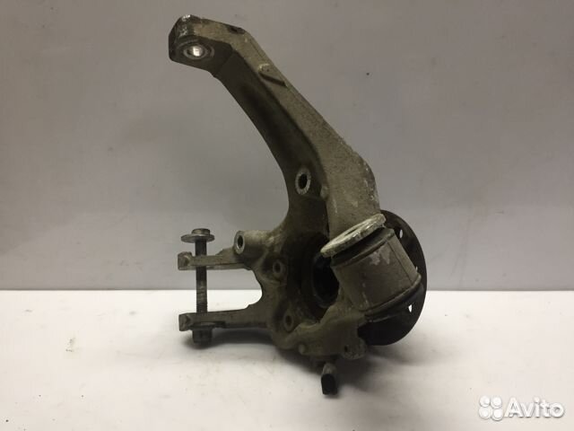 Кулак Audi A8 D3 задний правый оригинал бу