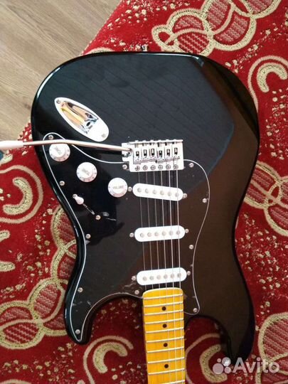 Электрогитара (Новая) fender stratocaster replica