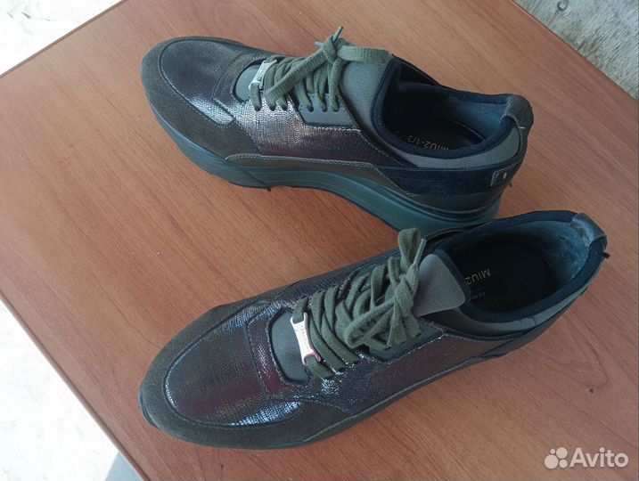 Кроссовки женские новые