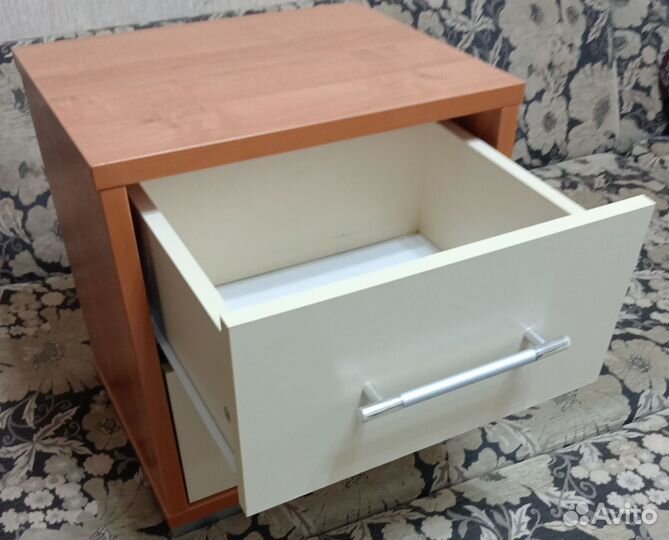 Тумбочка