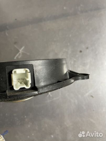 Динамик в дверь Nissan