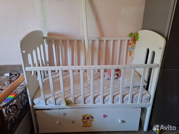 Кроватка трансформер с маятником и комодом