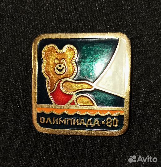 Значок с олимпийским мишкой