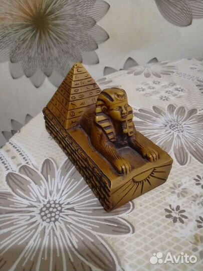 Египетская статуэтка тутанхамон