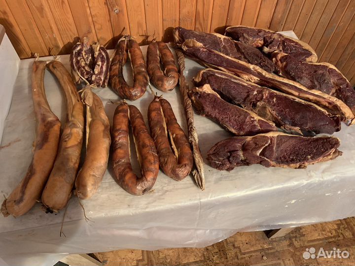 Копчёная конская колбаса казы, копчёное мясо