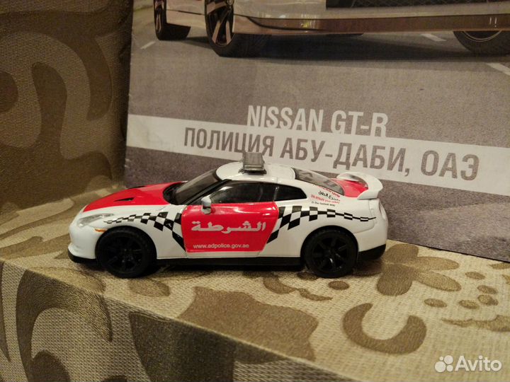 Полицейская машина Nissan GT-R