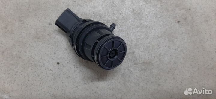 Насос омыв. лоб. стекла Toyota L. Cr. Prado/2006