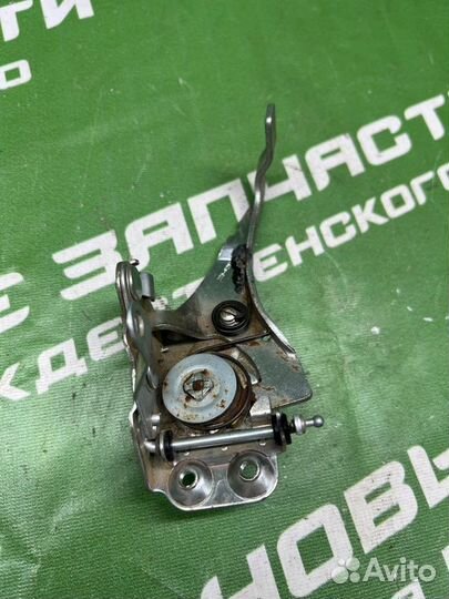 Передний левый замок двери Лада 2106