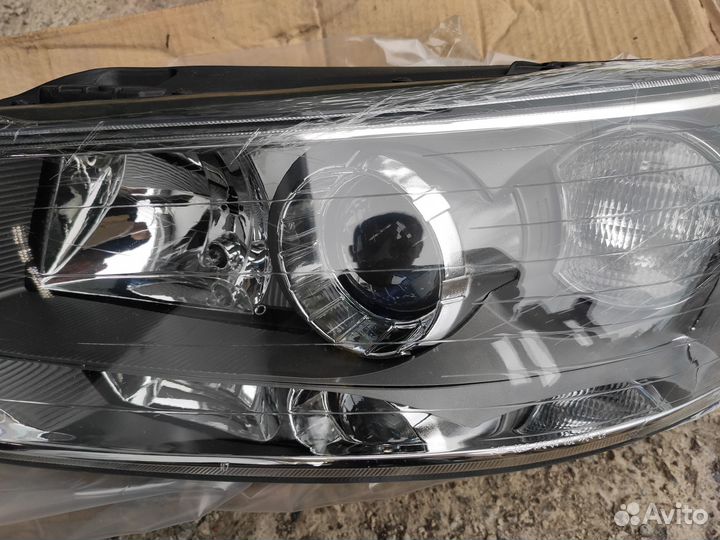 Фара левая на Hyundai Sonata 5 NF