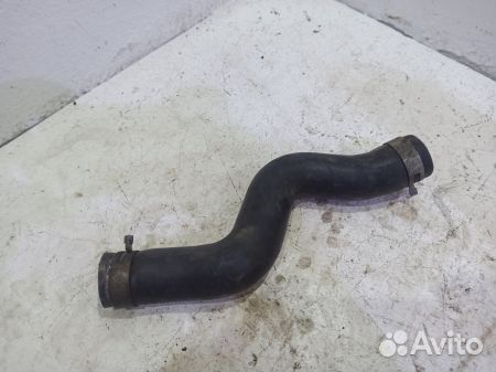 Патрубок системы охлаждения 21501AU400
