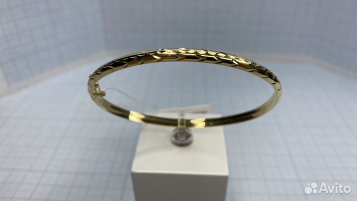 Жесткий золотой браслет 18 желтое