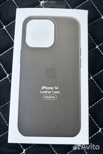 Чехлы на iPhone 14