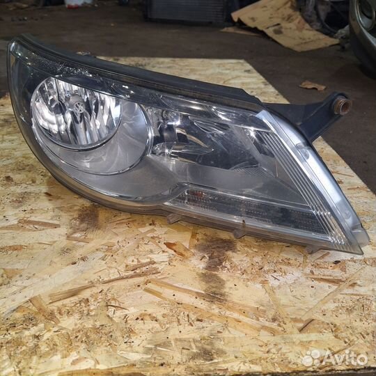 Фара правая VW Tiguan 1