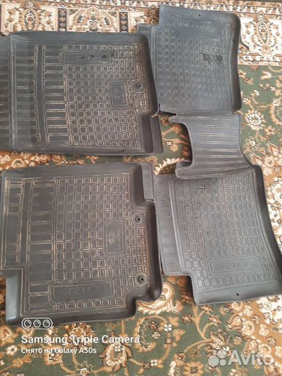 Продам б/у автоковры на кио рио 3