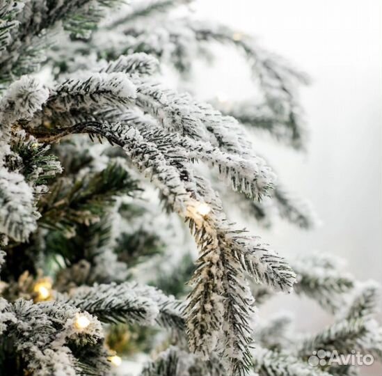 Елка искусственная заснеженная