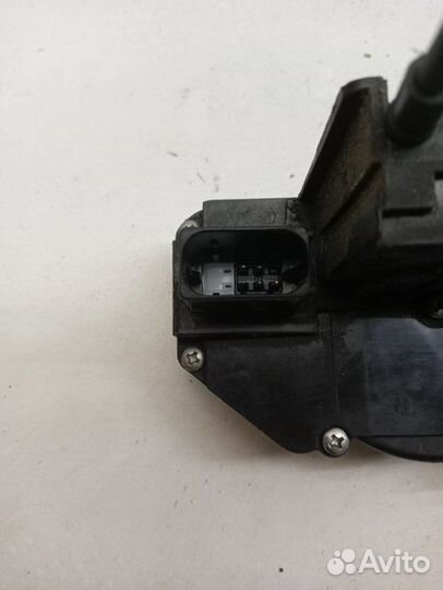 Замок боковой двери передний правый Geely Emgrand