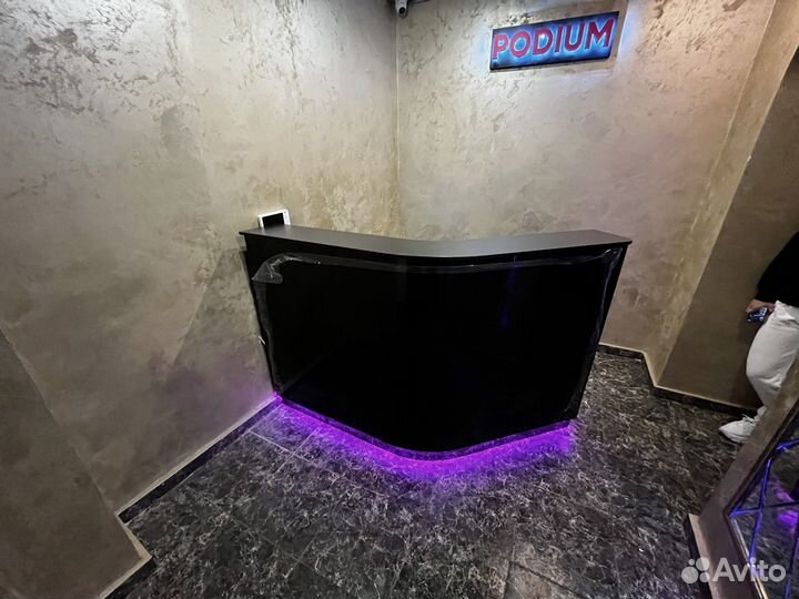 Новая стойка-Ресепшен. С глянцевым фасадом. Форма