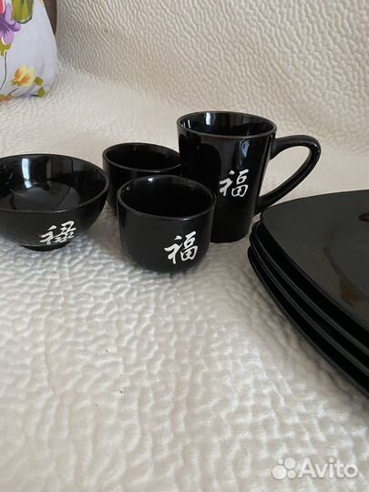 Черная посуда, тарелки, кружка